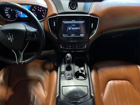 Used 2018 Maserati Ghibli RWD image 23