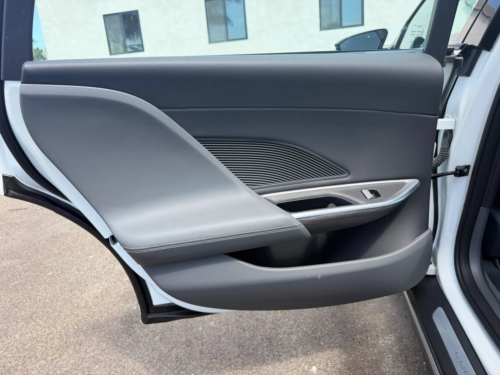Used 2024 Lucid Air Touring AWD/4WD image 34