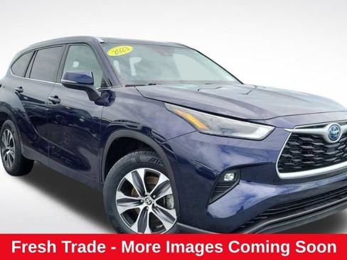 Used 2023 Toyota Highlander XLE FWD image 1