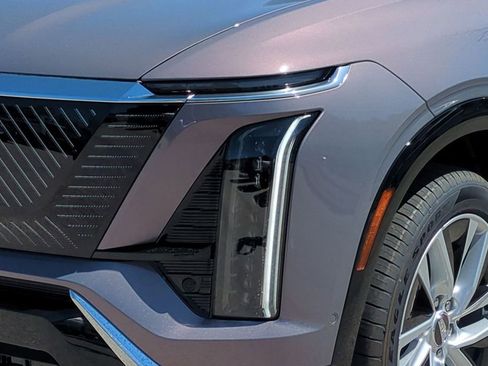 New 2026 Cadillac Vistiq Luxury w/ LPO, Floor Liner Package AWD/4WD image 17