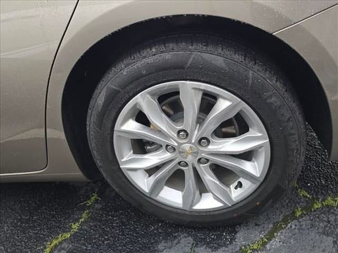 Used 2022 Chevrolet Malibu LT FWD image 16