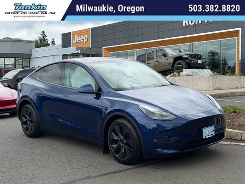 Used 2025 Tesla Model Y Long Range AWD/4WD image 1
