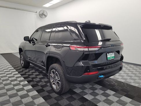 Used 2022 Jeep Grand Cherokee Trailhawk w/ Advanced Protech Group II AWD/4WD image 5