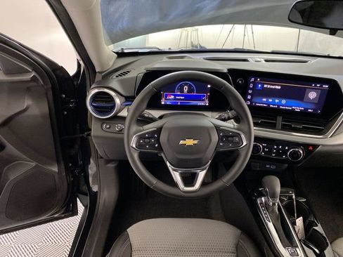 Used 2024 Chevrolet Trax LT w/ Driver Confidence Package FWD image 33