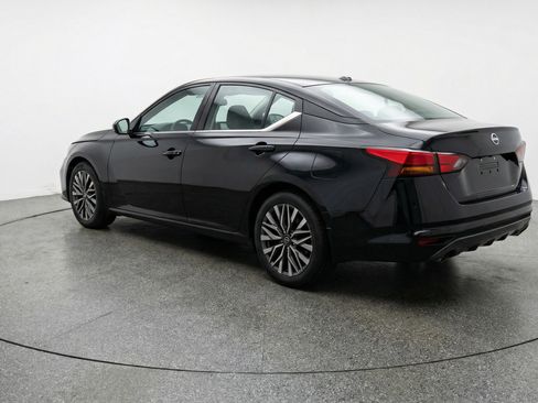 Used 2025 Nissan Altima 2.5 SV FWD image 6