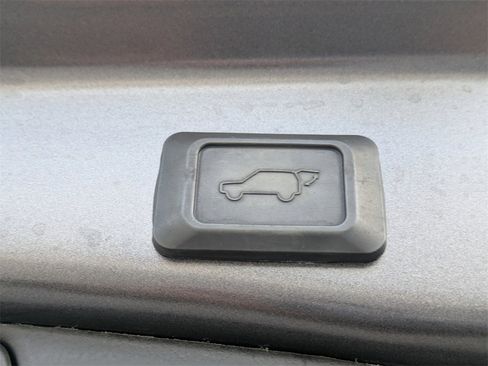 Used 2021 Toyota RAV4 XLE Premium image 14