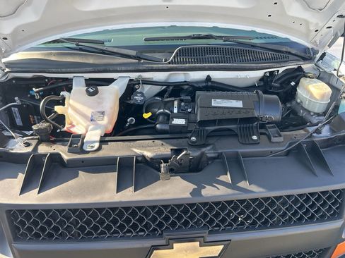 Used 2017 Chevrolet Express 2500 image 17
