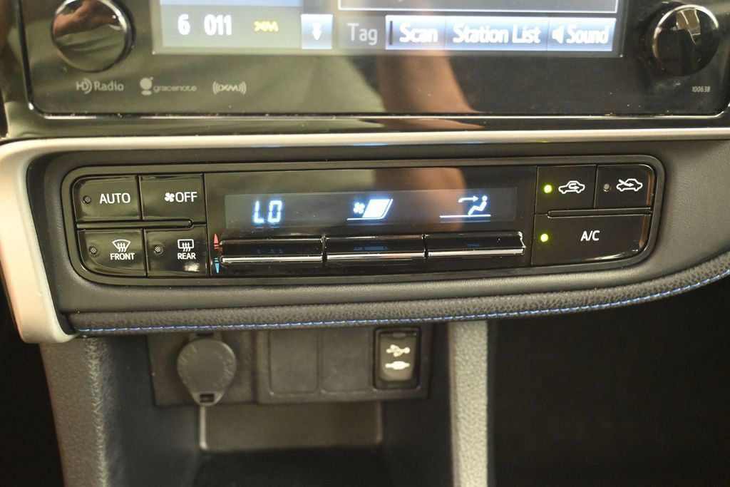 Used 2018 Toyota Corolla SE FWD image 20