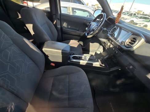 Used 2017 Toyota Tacoma TRD Off-Road image 10