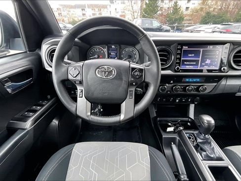 Used 2023 Toyota Tacoma TRD Off-Road image 5