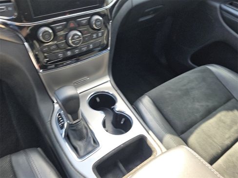 Used 2022 Jeep Grand Cherokee Laredo X image 9