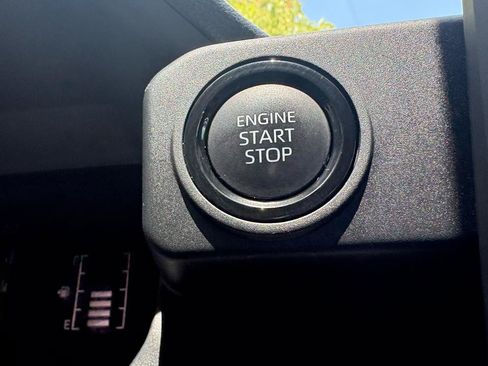 Used 2025 Toyota Tacoma SR5 AWD/4WD image 21