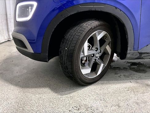 Used 2025 Hyundai Venue Limited image 20