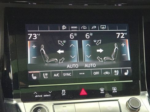 Used 2022 Audi e-tron Premium Plus w/ Premium Plus Package image 27