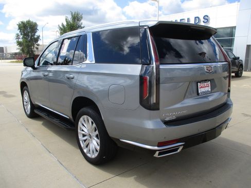 Used 2024 Cadillac Escalade Luxury image 4