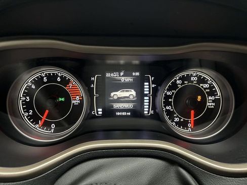 Used 2017 Jeep Cherokee Latitude w/ Cold Weather Group image 37