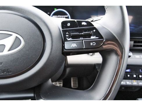 Used 2025 Hyundai Elantra SEL FWD image 16