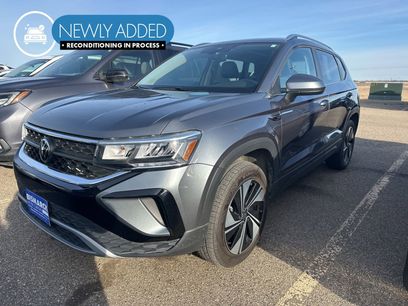 Certified 2024 Volkswagen Taos SE w/ Panoramic Sunroof Package