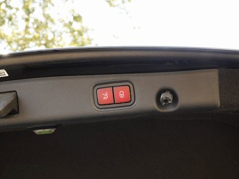 Used 2021 Mercedes-Benz E 350 Sedan image 40