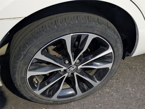 Used 2018 Toyota Corolla SE image 9