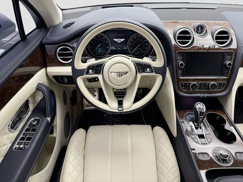 Used 2018 Bentley Bentayga image 10
