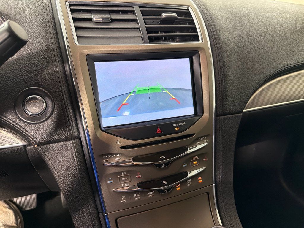 Used 2013 Lincoln MKX AWD image 17