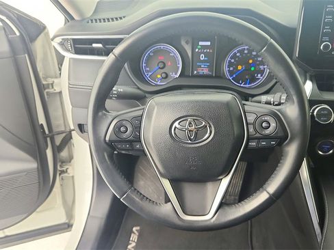Used 2021 Toyota Venza LE image 19