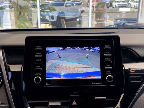 Used 2023 Toyota Camry SE image 4