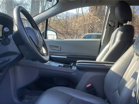 Certified 2023 Toyota Sienna LE image 10