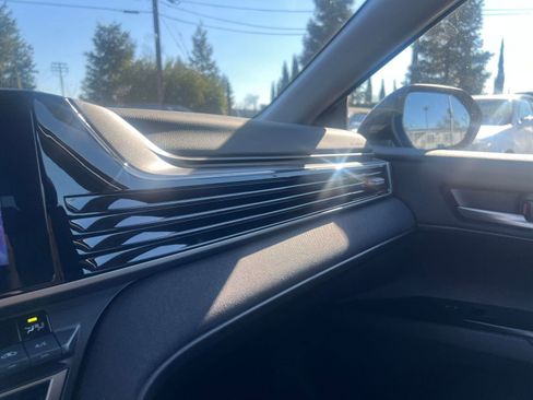 Used 2025 Toyota Camry LE image 35