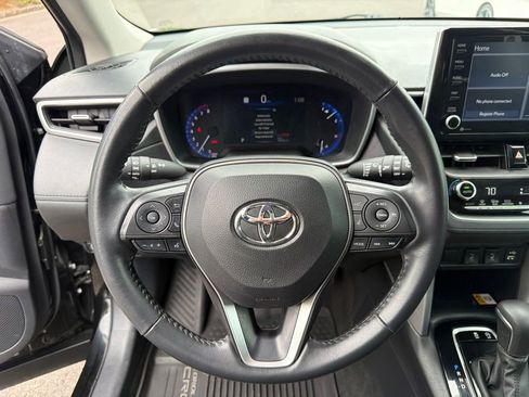 Used 2022 Toyota Corolla Cross XLE AWD/4WD image 19
