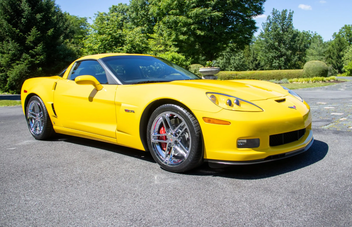 Used 2007 Chevrolet Corvette Z06 w/ Preferred Equipment Group RWD image 2