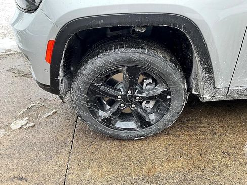 New 2025 Jeep Grand Cherokee L Limited w/ Luxury Tech Group II image 10