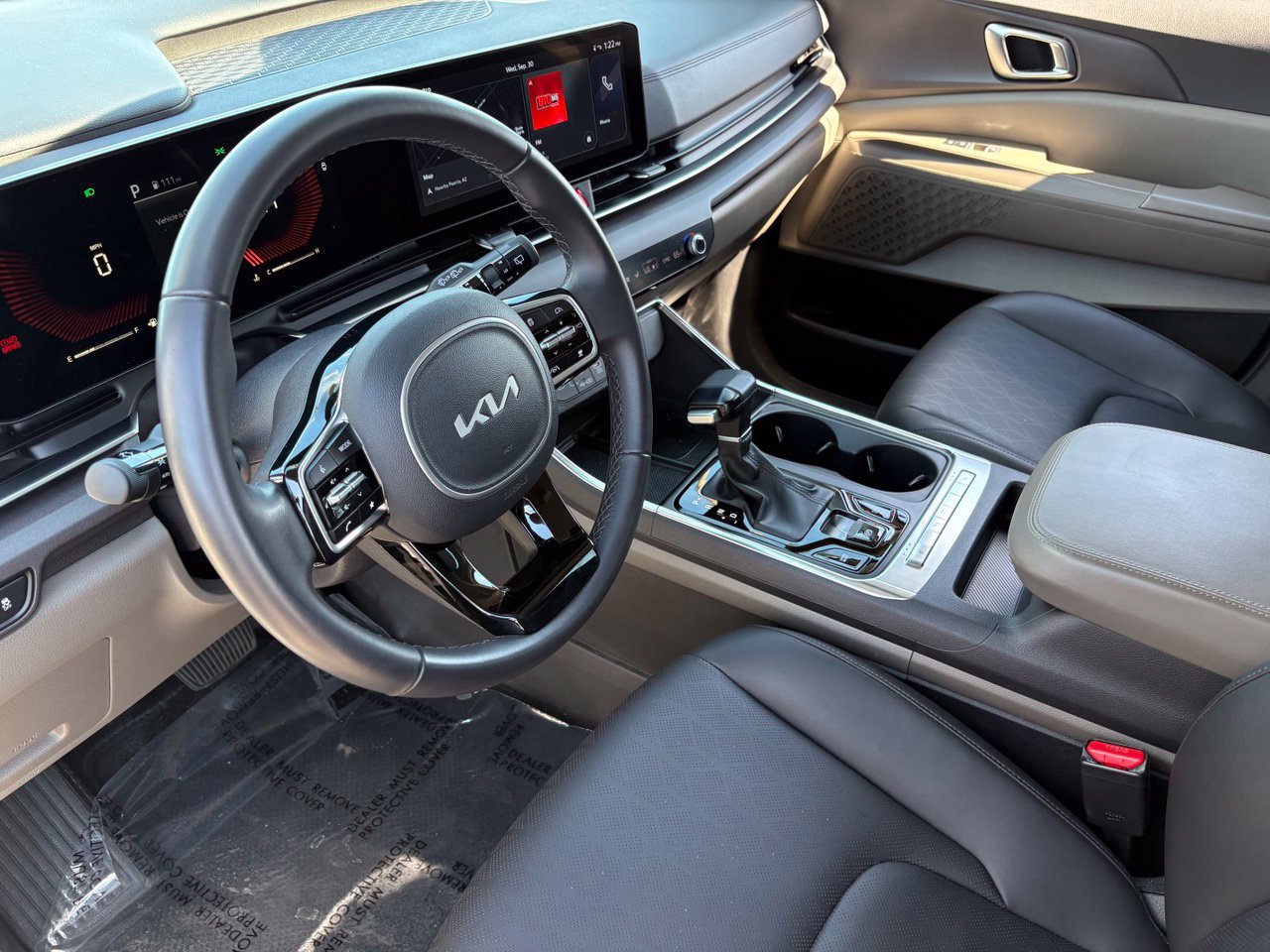 Used 2025 Kia Carnival EX FWD image 18