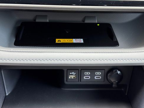 Used 2024 Toyota Highlander Limited AWD/4WD image 30