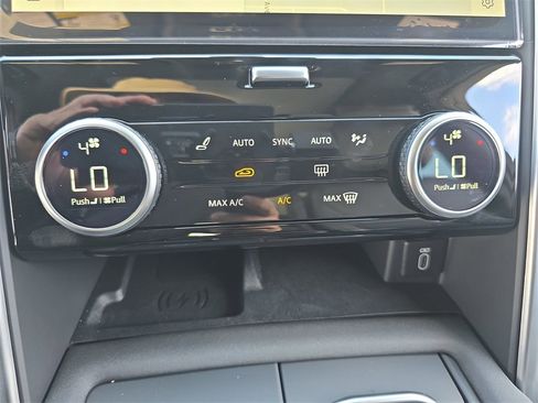 New 2026 Land Rover Discovery Limited Edition image 26