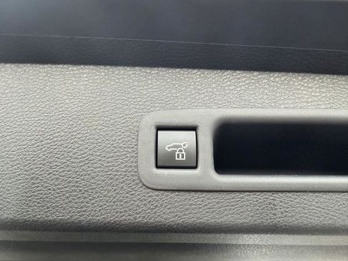 Used 2025 Toyota Sienna XLE image 21