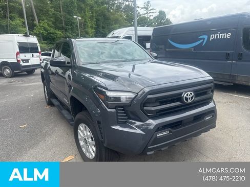 Used 2025 Toyota Tacoma SR5 AWD/4WD image 4