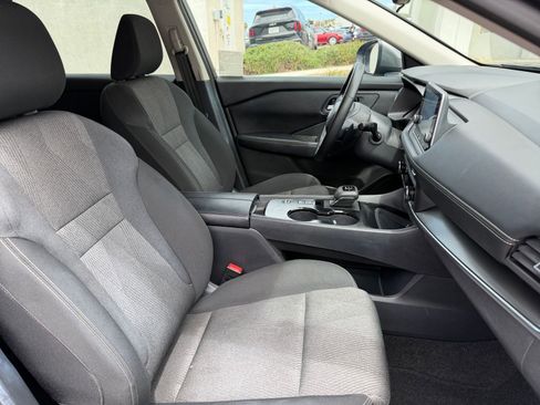 Used 2025 Nissan Rogue SV FWD image 38