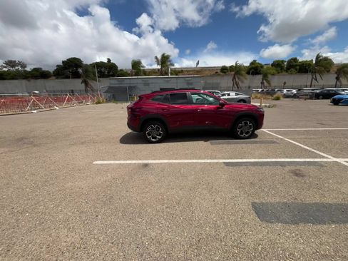 Used 2025 Chevrolet Trax LT FWD image 15