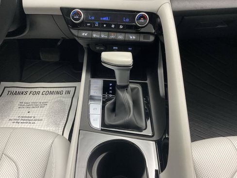 Used 2024 Hyundai Elantra Limited FWD image 18