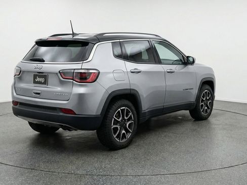 Used 2025 Jeep Compass Trailhawk image 9