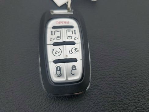 New 2026 Chrysler Pacifica Select AWD/4WD image 34