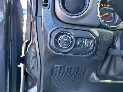 Used 2021 Jeep Gladiator Willys image 24