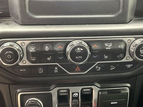 Used 2021 Jeep Wrangler Unlimited Sport AWD/4WD image 18