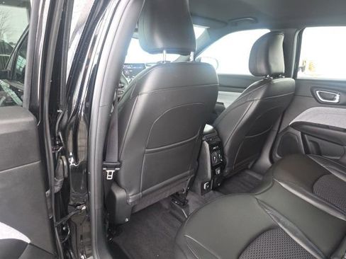 Used 2023 Jeep Compass Latitude image 17