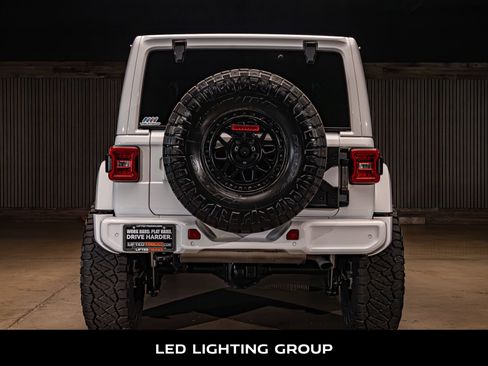 Used 2022 Jeep Wrangler Unlimited Sahara AWD/4WD image 8