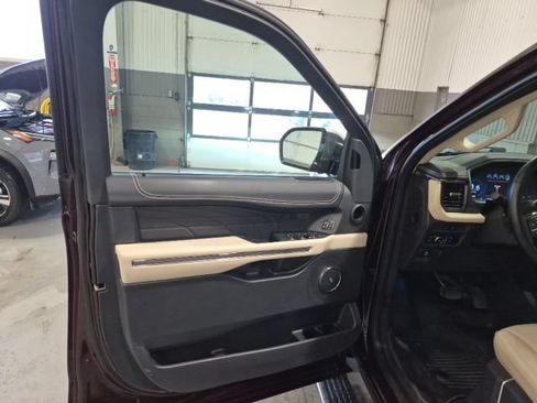Used 2024 Ford Expedition Platinum AWD/4WD image 10