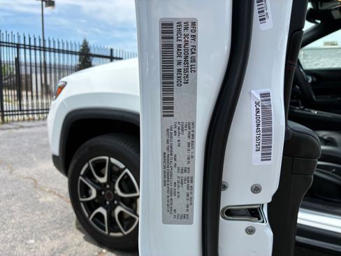 Used 2025 Jeep Compass Trailhawk image 29