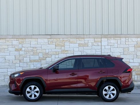 Used 2020 Toyota RAV4 LE FWD image 3
